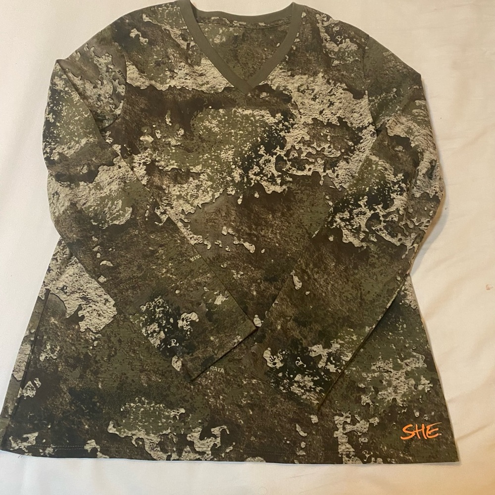 SHE Vneck long sleeve strata camo shirt